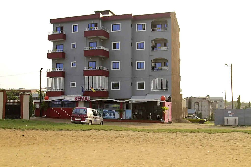 Le bâtiment vu de la rue